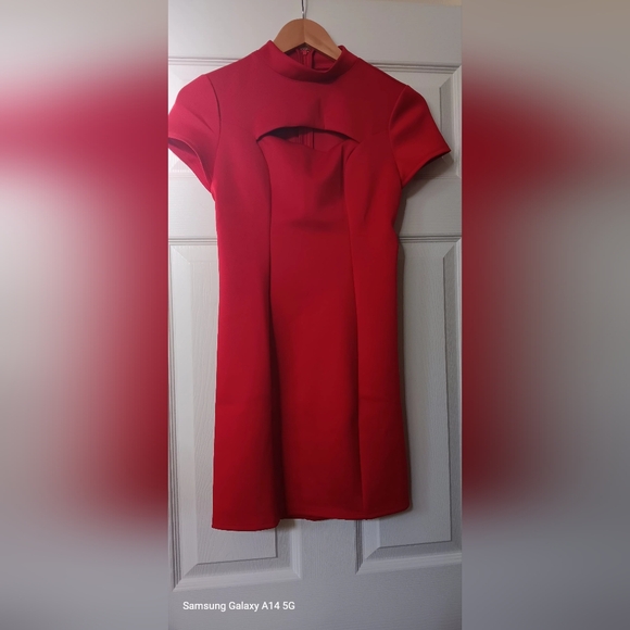 🇺🇲NWT GUESS CUTOUT MINI DRESS - Picture 5 of 7